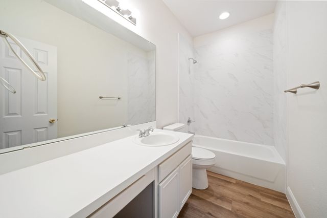 908 W Wintergreen Road, Lancaster, TX 75134