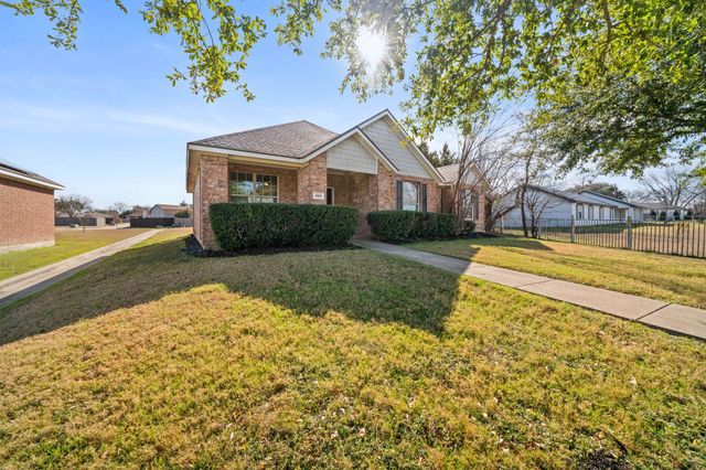 908 W Wintergreen Road, Lancaster, TX 75134