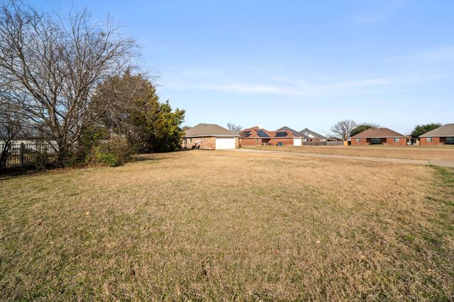 908 W Wintergreen Road, Lancaster, TX 75134