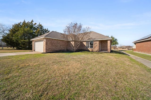 908 W Wintergreen Road, Lancaster, TX 75134