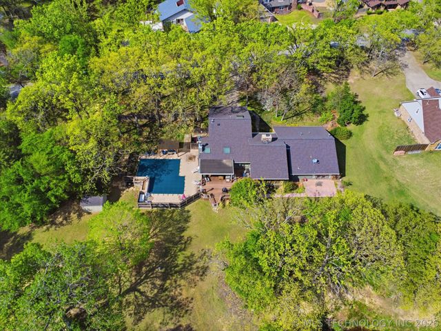 1610 Country Club Drive, Okmulgee, OK 74447