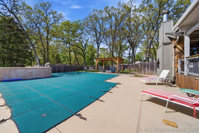 1610 Country Club Drive, Okmulgee, OK 74447