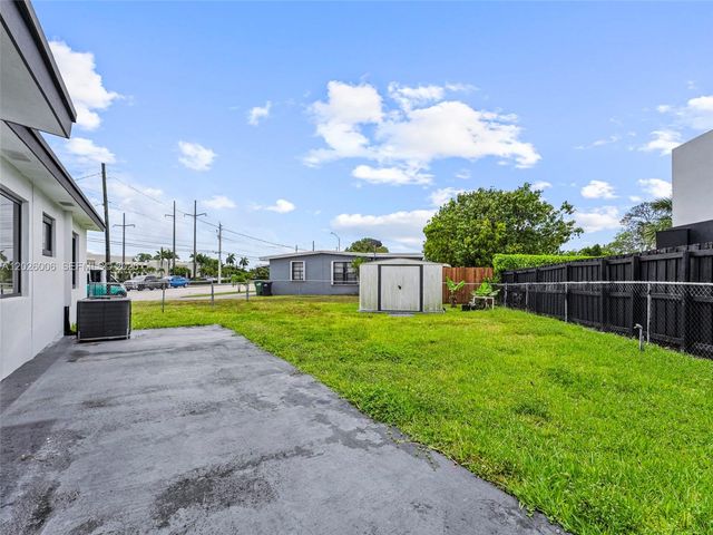 10700 SW 46th St, Miami, FL 33165
