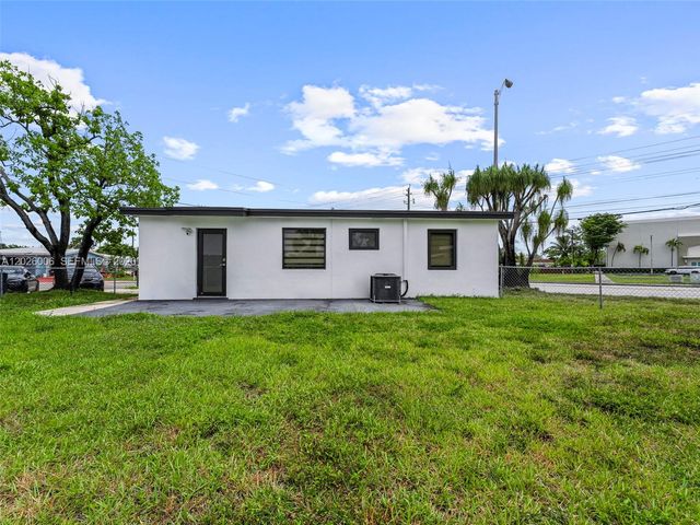 10700 SW 46th St, Miami, FL 33165