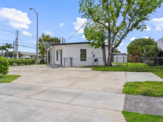 10700 SW 46th St, Miami, FL 33165