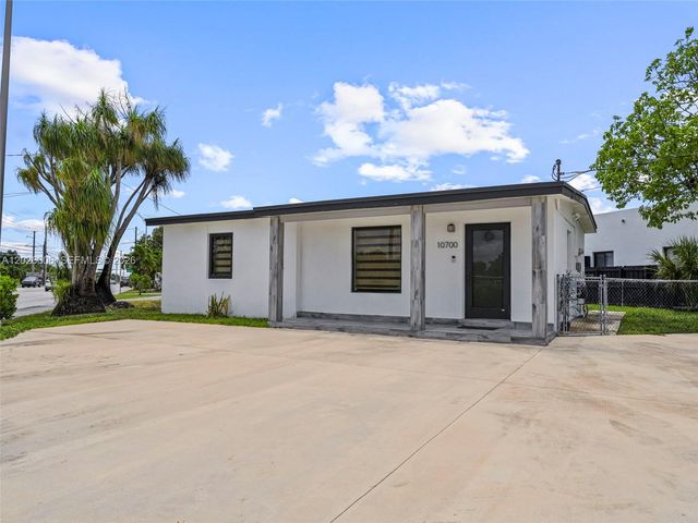 10700 SW 46th St, Miami, FL 33165