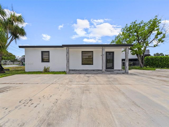 10700 SW 46th St, Miami, FL 33165
