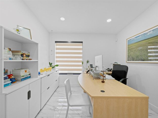 10700 SW 46th St, Miami, FL 33165