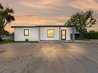 10700 SW 46th St, Miami, FL 33165