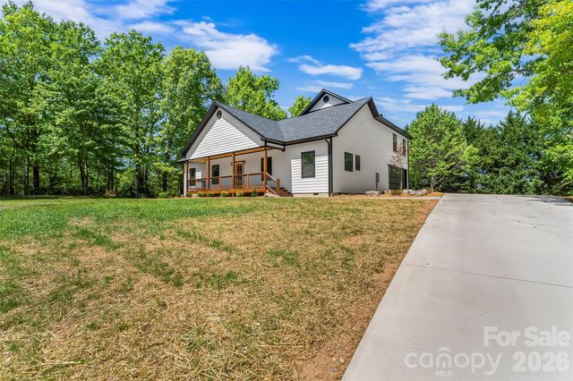 438 Plantation Drive, Marion, NC 28752