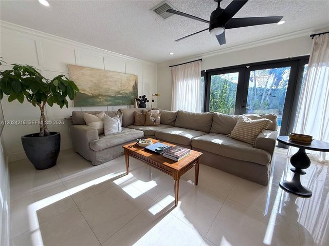 19001 NW 79th Ct, Hialeah, FL 33015