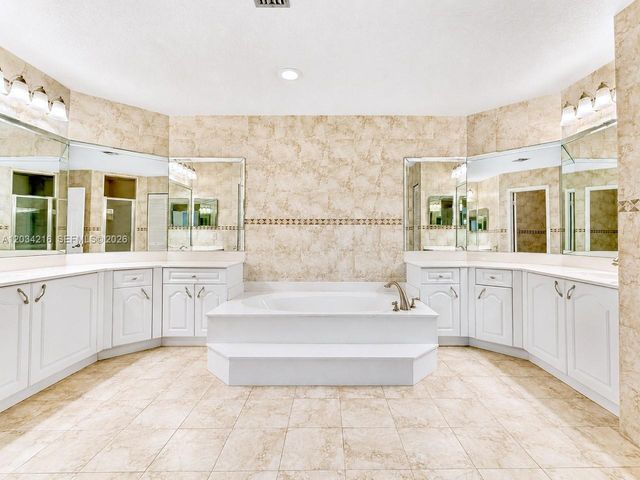 19001 NW 79th Ct, Hialeah, FL 33015