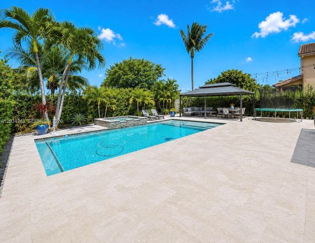 19001 NW 79th Ct, Hialeah, FL 33015