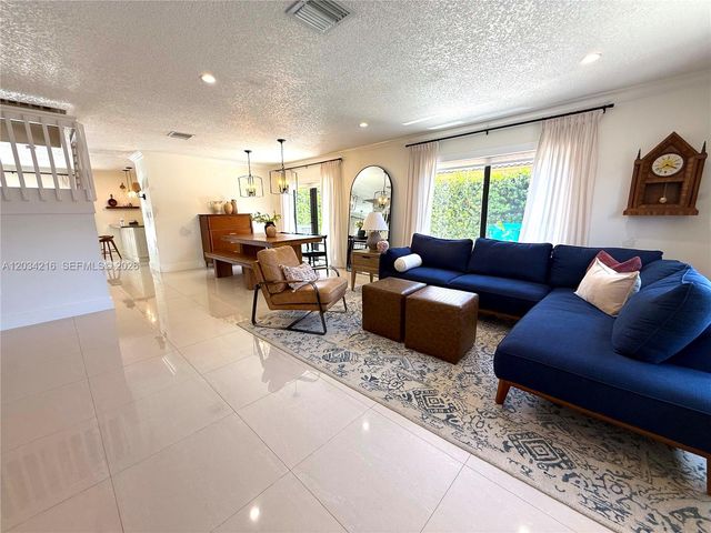 19001 NW 79th Ct, Hialeah, FL 33015