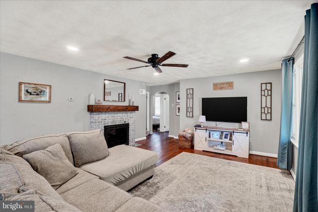2320 EMIG MILL RD, Dover, PA 17315