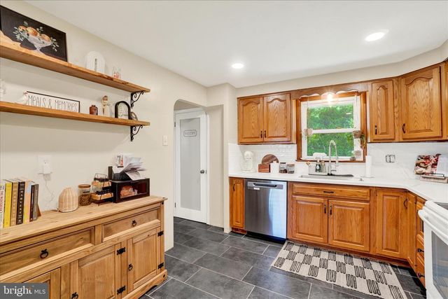 2320 EMIG MILL RD, Dover, PA 17315