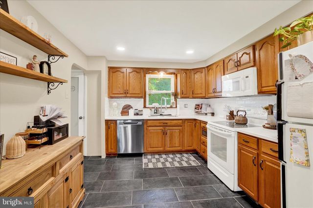 2320 EMIG MILL RD, Dover, PA 17315