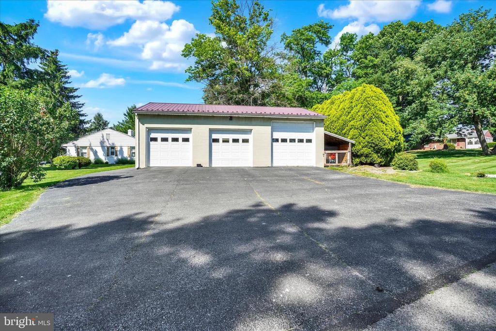 2320 EMIG MILL RD, Dover, PA 17315