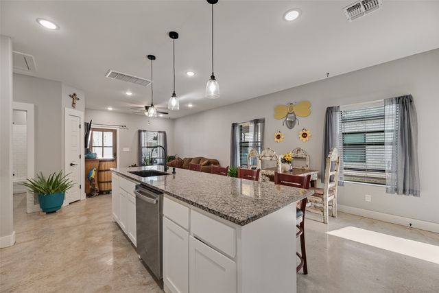 718 E Crawford Street, Denison, TX 75021