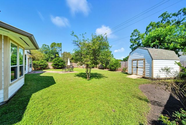 2302 Palm Circle, Seabrook, TX 77586