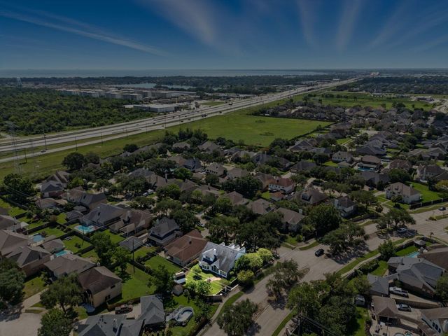 2302 Palm Circle, Seabrook, TX 77586