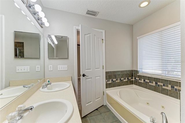 10825 GREAT CARLISLE COURT, Riverview, FL 33578