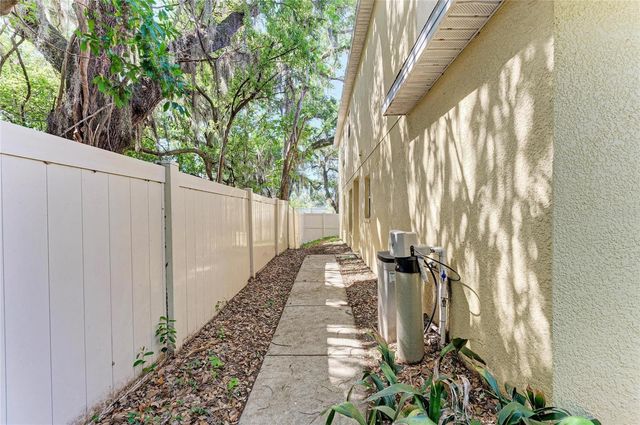 10825 GREAT CARLISLE COURT, Riverview, FL 33578