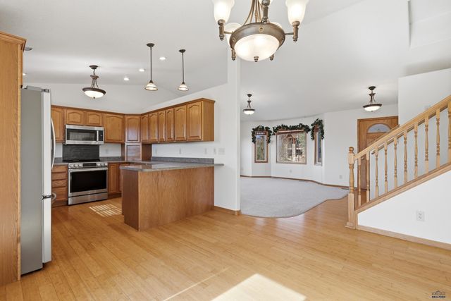 2049 HARNEY DR, Rapid City, SD 57702