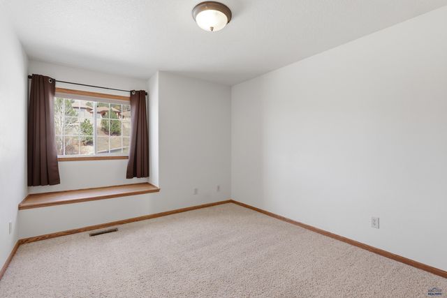 2049 HARNEY DR, Rapid City, SD 57702