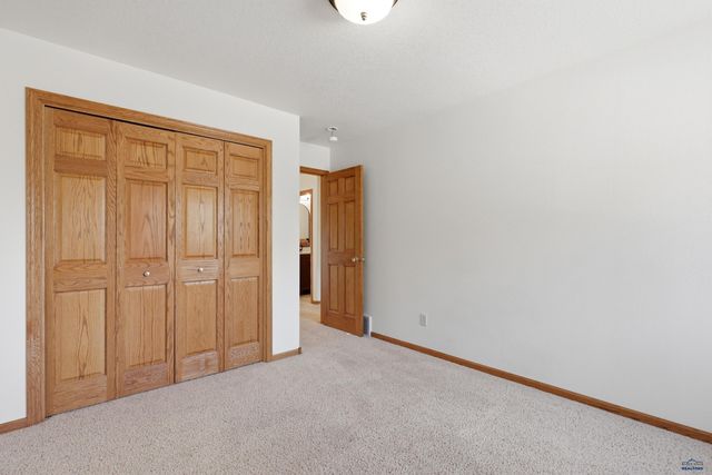 2049 HARNEY DR, Rapid City, SD 57702