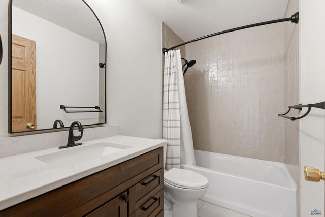 2049 HARNEY DR, Rapid City, SD 57702