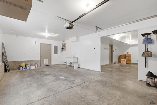 2049 HARNEY DR, Rapid City, SD 57702