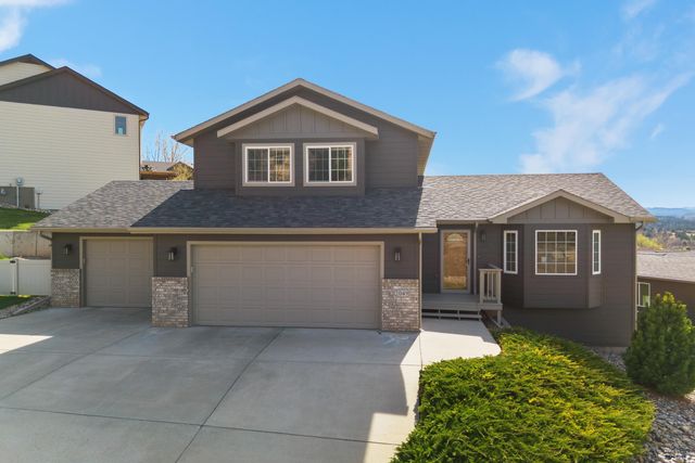 2049 HARNEY DR, Rapid City, SD 57702