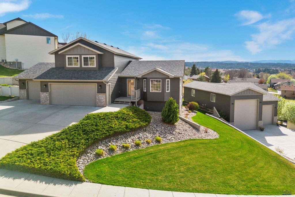 2049 HARNEY DR, Rapid City, SD 57702