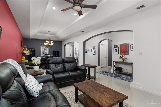 125 E Yucca Avenue, Mcallen, TX 78504