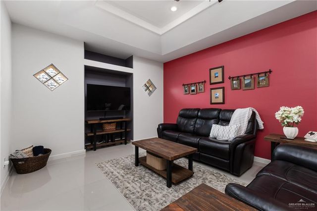 125 E Yucca Avenue, Mcallen, TX 78504