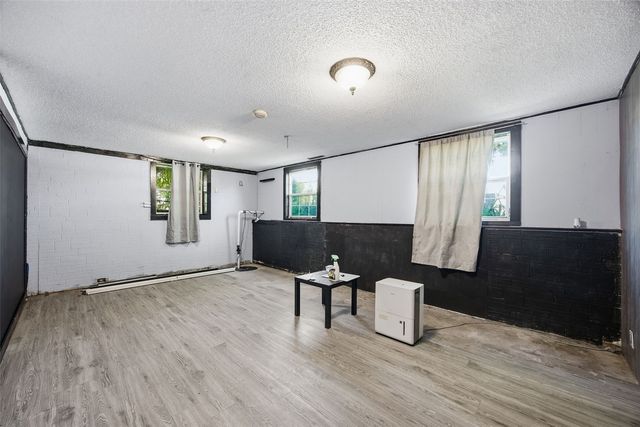 4513 Navajo Dr NE, Cedar Rapids, IA 52402