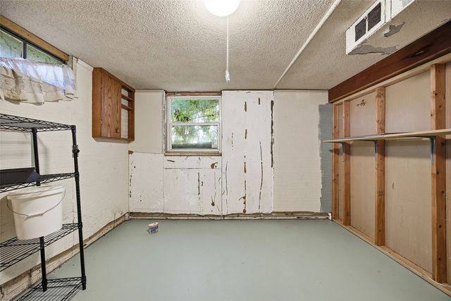4513 Navajo Dr NE, Cedar Rapids, IA 52402