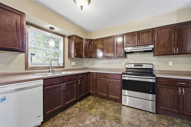 4513 Navajo Dr NE, Cedar Rapids, IA 52402