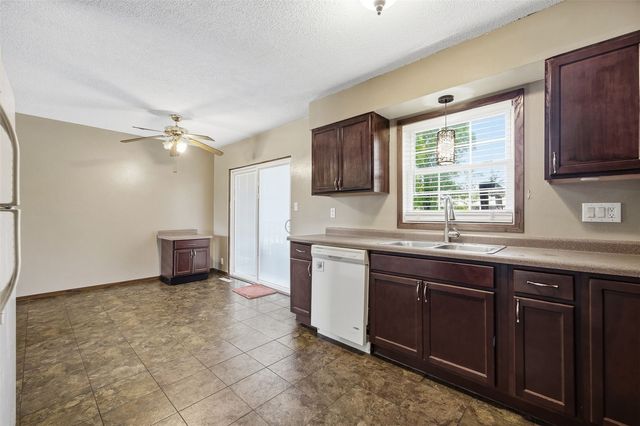 4513 Navajo Dr NE, Cedar Rapids, IA 52402