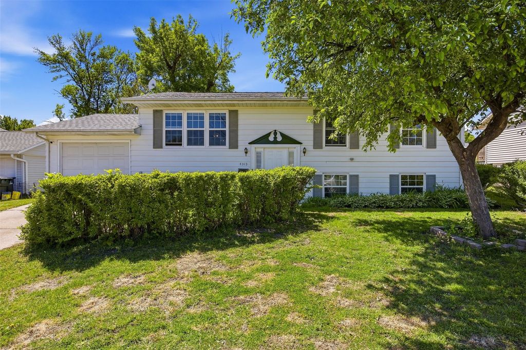 4513 Navajo Dr NE, Cedar Rapids, IA 52402