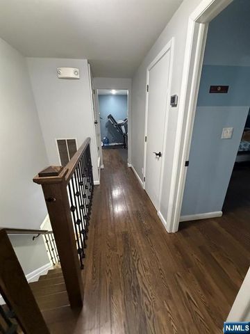 18 Sunrise Terrace, Bergenfield, NJ 07621