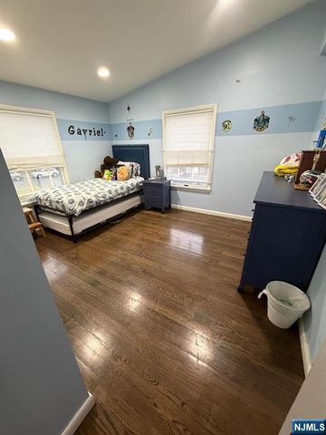18 Sunrise Terrace, Bergenfield, NJ 07621