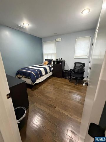 18 Sunrise Terrace, Bergenfield, NJ 07621