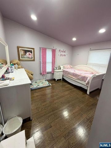 18 Sunrise Terrace, Bergenfield, NJ 07621