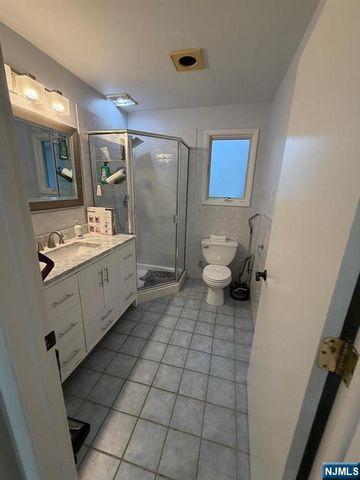 18 Sunrise Terrace, Bergenfield, NJ 07621