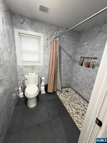 18 Sunrise Terrace, Bergenfield, NJ 07621
