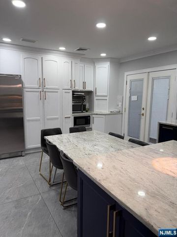 18 Sunrise Terrace, Bergenfield, NJ 07621