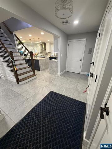 18 Sunrise Terrace, Bergenfield, NJ 07621