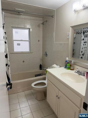 18 Sunrise Terrace, Bergenfield, NJ 07621